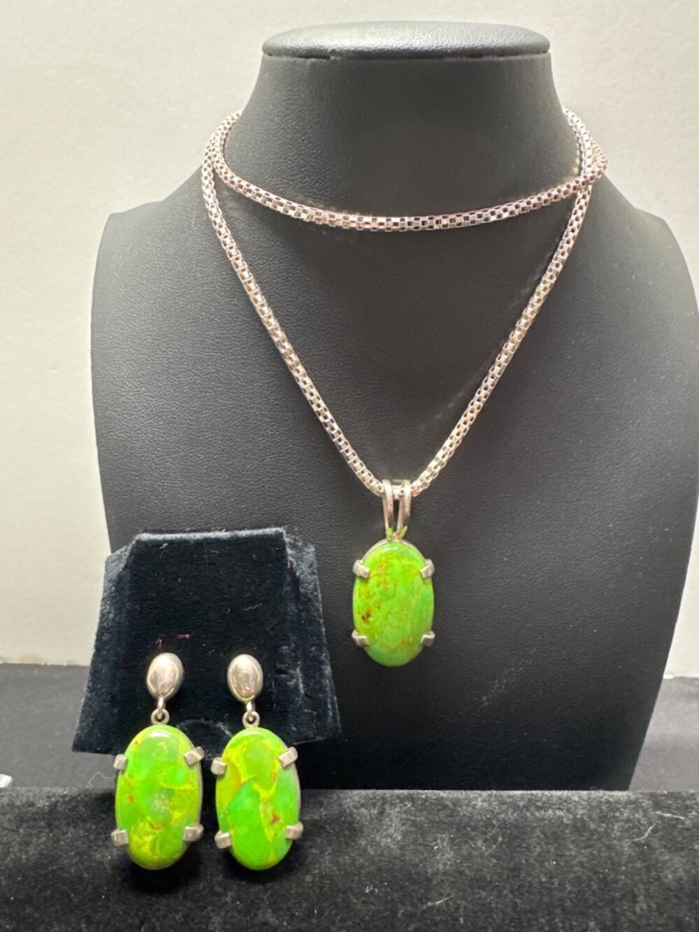 Green Mohave Turquoise Necklace & Earrings Set 925 Sterling Silver Thailand Arti